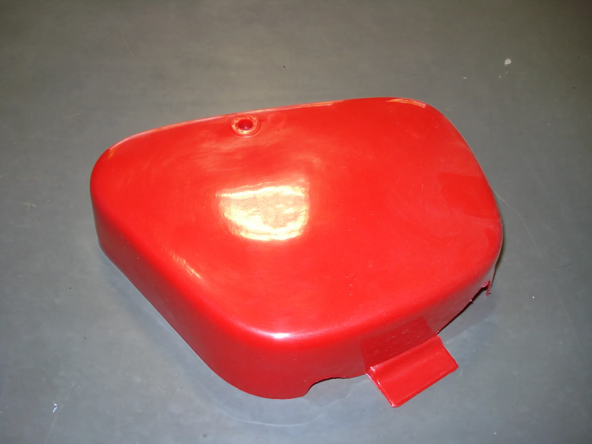 Tapa Bateria Honda  C90  Roja
